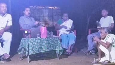 মৰিগাঁও: কোঁৱৰ গাৱৰ প্ৰয়াত বিৰেন কোঁৱৰৰ বাসগৃহত তিৱা স্বায়ত্ত পৰিষদৰ মুখ্য কাৰ্যবাহী সদস্য জীৱন চন্দ্ৰ কোঁৱৰ