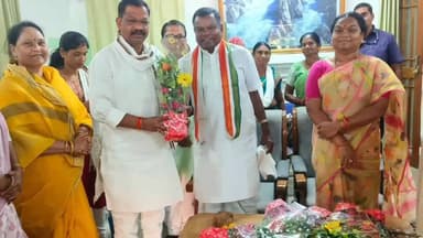 घुघरी: राज्यसभा सांसद एवं पूर्व मंत्री कवासी लखमा का आगमन, नवीन रेल लाइन विस्तार हेतु सौंपा मांग पत्र