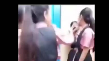 উদয়পুর: করবুক এলাকার একটি স্কুলে দেখা যায় একাধিকের ছাত্রী মিলে এক ছাত্রীকে মারধর করছে ভিডিও ভাইরাল সামাজিক মাধ্যমে