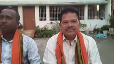 पूर्व विधायक गुरुचरण नायक ने नव नियुक्ति प्रखंड अध्यक्ष निशांत के प्रति खुशी जाहिर करते....
#BJP #Sonua #JharkhandPolit...