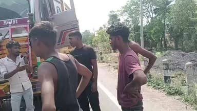 *शिवपुरी के अमोला क्रेशर पर भीषण भिड़ंत, हाईवे पर जाम*
अपने क्षेत्र की सभी वायरल विडियोज के लिए डाउनलोड करें शुरू ऐप (S...