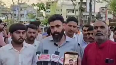 देपालपुर: रावत निवासी राहुल की हत्या के मामले में बेटमा थाने में प्रदर्शन, सर्व हिन्दू समाज ने जल्द गिरफ्तारी की मांग की