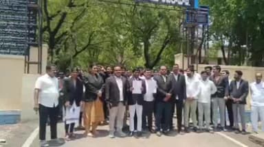 అదిలాబాద్ అర్బన్: న్యాయవాదులపై తప్పుడు కేసులు పెట్టడం సరికాదు :ఆదిలాబాద్ బార్ అసోసియేషన్ అధ్యక్షుడు నగేశ్