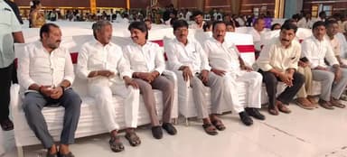 అలంపూర్: కర్నూల్ జిల్లా కేంద్రంలో జరిగిన వివాహ వేడుకల్లో పాల్గొన్న అలంపూర్ శాసనసభ్యులు విజయుడు