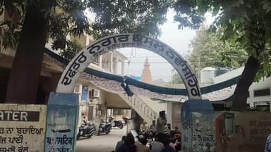 ਨਵਾਂਸ਼ਹਿਰ: ਨਗਰ ਕੌਂਸਲ ਨਵਾਂ ਸ਼ਹਿਰ ਦੇ ਮੁਲਾਜ਼ਮਾਂ ਦੀ ਹੜਤਾਲ ਨੂੰ ਸ਼੍ਰੋਮਣੀ ਅਕਾਲੀ ਦਲ ਅਤੇ ਇਫਟੂ ਦਾ ਸਮਰਥਨ, ਕਿਹਾ ਜਾਇਜ਼ ਮੰਗਾਂ ਹੋਣ ਪੂਰੀਆਂ