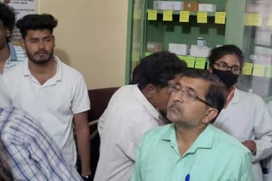 पटियाली: पटियाली थाना क्षेत्र में थाना गांव के समीप बीए की परीक्षा देकर लौट रहे दो छात्र सड़क हादसे में घायल, एक को किया गया रैफर