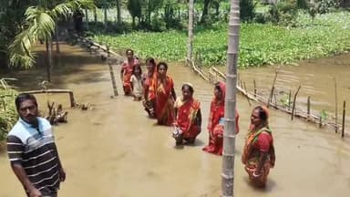 কৈলাশহর: সোনাইমুড়ি এলাকায় পথ অবরোধ করে বিক্ষোভ দেখায় এলাকার মানুষ
