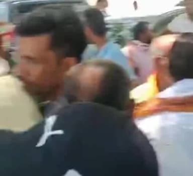बीघापुर: भगवंतनगर में डंफरों के खिलाफ लोगों का गुस्सा दिखा