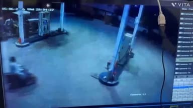 नागदा: अनिल बाल्टी में 10 लीटर पेट्रोल लेकर पहुंचा, CCTV में कैद, घरेलू कलह में पति-पत्नी को था शक