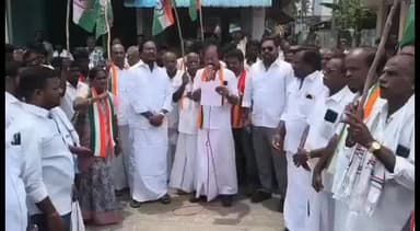 வேதாரண்யம்: வேதாரணியம் தபால் நிலையம் முன்பாக தமிழக ஆளுநரை கண்டித்து காங்கிரஸ் கட்சியினர் ஆர்ப்பாட்டம்