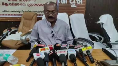 ନବରଙ୍ଗପୁର ପୋଲିସ ଷ୍ଟେସନ: ସଭ୍ୟ ସଭ୍ୟା ବୈଠକ ବର୍ଜନ କରିବା ଘଟଣାରେ ନିଜ କାର୍ଯ୍ୟାଳୟରେ ମତ ଦେଲେ ଜିଲ୍ଲାପରିଷଦ ଅଧକ୍ଷ ଶ୍ରୀ ମୋତିରାମ ନାୟକ