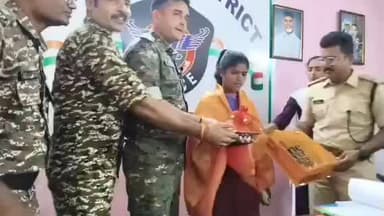 ఎటపాక పోలీసుల ఎదుట లొంగిపోయిన మహిళ మావోయిస్టు