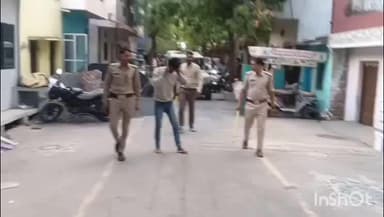 उज्जैन शहर: कंचनपुरा: तोड़फोड़, आगजनी और परिवार पर हमला करने वाला मुख्य आरोपी गिरफ्तार, पुलिस ने निकाला जुलूस