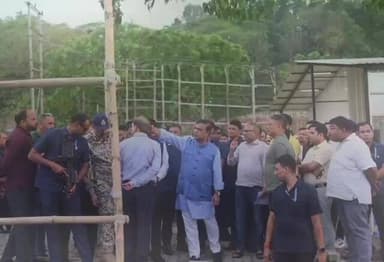 চন্দ্ৰপুৰ: খানাপাৰা খেলপথাৰত হ’ব লগা নতুন চৰকাৰৰ শপত গ্ৰহণ অনুষ্ঠানৰ পৰিস্থিতিৰ বুজ ললে মুখ্যমন্ত্ৰীয়ে
