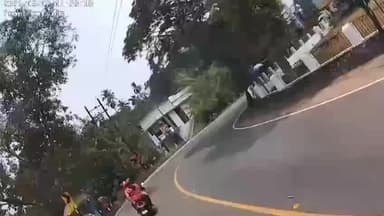 കൊച്ചി: എടവനക്കാട് അപകടം. ഡ്രൈവറുടെ ശ്രദ്ധ2 ജീവനുകൾ ക്ക് രക്ഷയയായി
