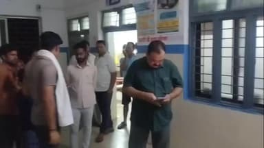 बक्स्वाहा: पौड़ी के पास बाइक फिसलने से महिला गंभीर घायल, कलेक्टर से शिकायत के बाद मिली एम्बुलेंस