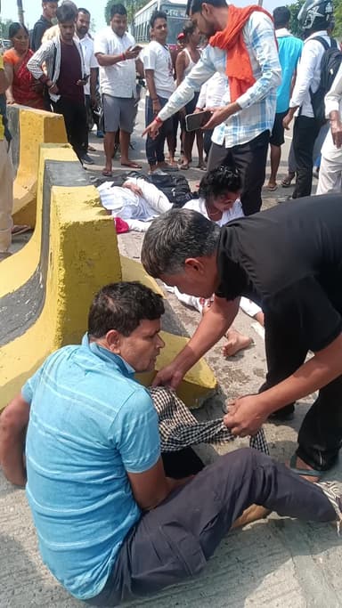 रजौली बख्तियारपुर nh 20 पतासंग नालंदा
ट्रक धूमने के कर्म मे मोटरसाइकिल टकराई
तीन लोग जख़्मी