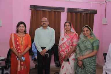 धार में आयोजित विशेष शिविर में दिव्यांगजनों को शासकीय योजनाओं से जोड़ने, UDID कार्ड निर्माण एवं सहायक उपकरण हेतु चिह्नां...