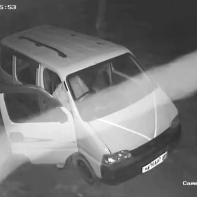 बापौली के मैंन बस अड्डे पर दुकान के पीछे खड़ी कर हुई चोरी चोर हुए सीसीटीवी कैमरे में कैद Part 1