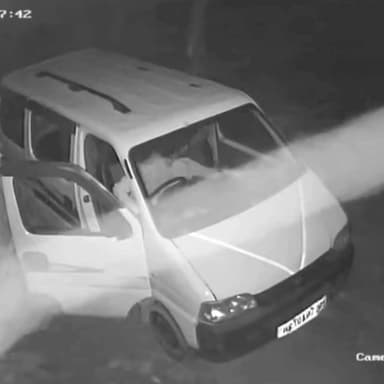 बापौली के मैंन बस अड्डे पर दुकान के पीछे खड़ी कर हुई चोरी चोर हुए सीसीटीवी कैमरे में कैद Part 5