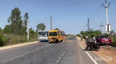 కల్వకుర్తి: కల్వకుర్తి సమీపంలో స్కూల్ బస్సు కారు ఢీకొని వైద్యుడి మృతి