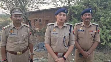 झांसी: 'हर्ष फायरिंग' ने ली चचेरे भाई की जान, शादी की खुशियाँ मातम में बदलीं, बड़ागांव थाना क्षेत्र की घटना
#Jhansi #fi...
