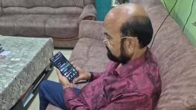 ইংরেজবাজার: শুভেন্দু অধিকারীকে শুভেচ্ছা জানালেন মালদার তৃণমূল নেতা কৃষ্ণেন্দু নারায়ন চৌধুরীর
