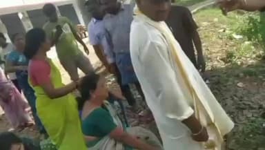 ఎలమంచిలి వద్ద ఎలక్ట్రికల్ పోల్ ని ఢీకొన్న కారు... పెళ్లి కుమార్తె, పెళ్లి కుమారుడికి గాయాలు