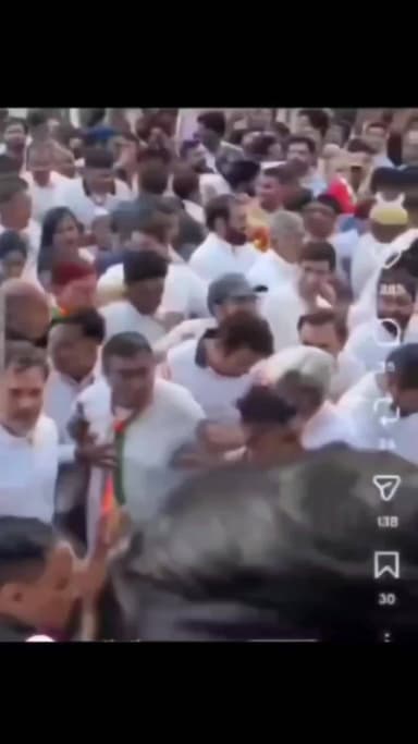 जननायक Rahul Gandhi जी से गुड़गांवा सद्भाव सदभाव यात्रा में लाखौं लाखौं समर्थकौं के बीच भी एक शानदार मुलाकात करते हुए बि