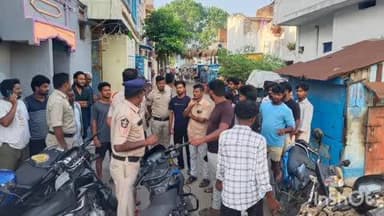 సాలూరు చినవీధిలో కార్డెన్ అండ్ సెర్చ్ కార్యక్రమాన్ని నిర్వహించిన పోలీసులు