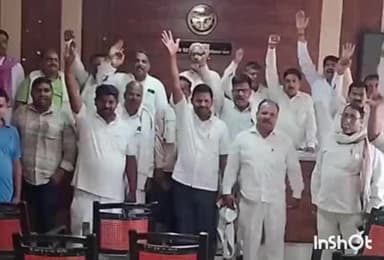 जलालपुर: भियांव स्थित बांदीपुर ब्लॉक भवन में प्रधानों की बैठक, कार्यकाल विस्तार या चुनाव की मांग, प्रशासक नियुक्ति का किया विरोध