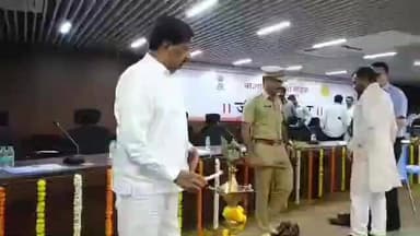पालघर: जिल्हाधिकारी कार्यालय येथे पालकमंत्र्यांच्या अध्यक्षतेत आयोजित जनता दरबारात 445 अर्ज प्राप्त