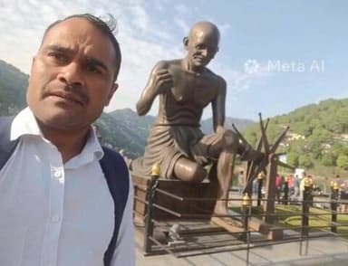 मित्र Pramod Patel आखिरकार गांधी जी से मिल लिए। दुःख अपना पैर हाथ में लेकर आए
Notice -AI