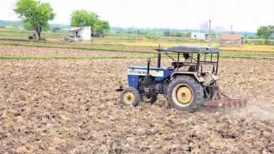 கரூர்: கரூர் மாவட்டத்தில் அமராவதி, காவேரி பாசன பகுதிகளில் நெல் சோளம் பயிரிடும் உணவுப் பணிகள் துவக்கம்.