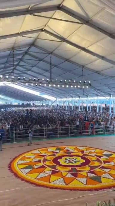 “एक प्रधानमंत्री इस प्रकार भी आभार व्यक्त कर सकते हैं…
सादगी, सम्मान और अपनापन ही एक बड़े नेता की असली पहचान होती है। ❤️...