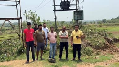 रामपुर पंचायत के मंडल टोला में ट्रांसफार्मर खराब हो जाने से गांव वासियों का जन जीवन हुआ अस्त व्यस्त बिजली विभाग के ऊपर ज...