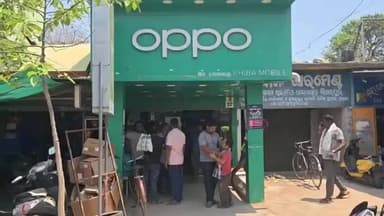 ବୀରମହାରାଜପୁର: ବୀରମହାରାଜପୁର ବସ ଷ୍ଟାଣ୍ଡ ସ୍ଥିତ ଶିବା ମୋବାଇଲ ଦୋକାନରୁ ଲକ୍ଷାଧିକ ଟଙ୍କାର ମୋବାଇଲ ଚୋରୀ, ପୁଲିସର ତଦନ୍ତ ଆରମ୍ଭ