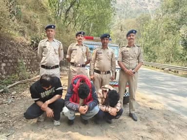 कुमारसैन: कुमारसैन पुलिस ने हाईवे किनारे खड़ी पिकअप जीप से 9.14 ग्राम चिट्टा और सिरींज बरामद किए, 3 युवकों को किया गिरफ्तार
