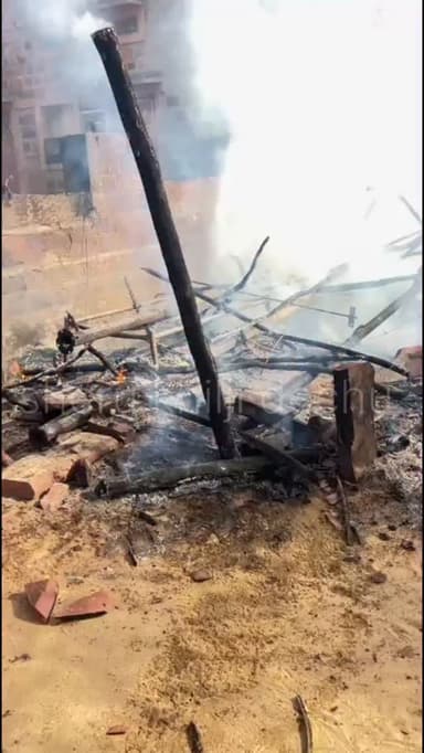 #Jodhpur : देचू उपखंड क्षेत्र के कोलू निम्बायत गांव में कच्चे छपरे में लगी आग
आ*ग ने कुछ मिनटों में विकराल रूप किया धार...