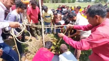 गोला: तोयर निवासी एक व्यक्ति की शादी की पार्टी में कुएं में डूबने से हुई मौत, परिजनों का रो-रोकर बुरा हाल