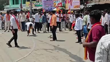 குடியாத்தம்: குடியாத்தம் பகுதியில் தமிழக வெற்றி கழக தலைவர் ஜோசப் விஜய் முதல்வராக பதவி ஏற்றதை தொடர்ந்து தொண்டர்கள் உற்சாக கொண்டாட்டம்