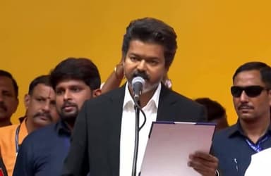 विजय ने शपथ भी अपने ही स्टाइल में ली। #GayaNews #Tamil #NewsUpdate