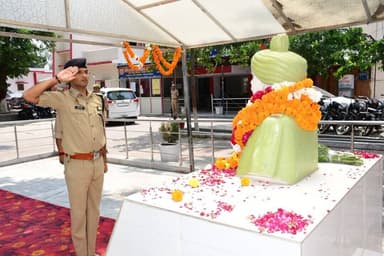आज दिनांक 10.05.2026 को क्रांति दिवस के अवसर पर #SSPMRT द्वारा थाना सदर बाजार स्थित अमर शहीद धनसिंह कोतवाल की प्रतिमा पर...