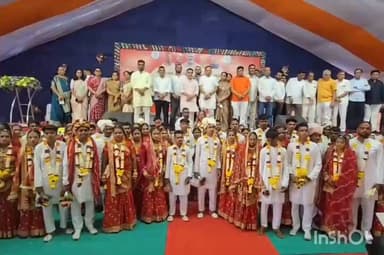 ઓલપાડ: ઓલપાડ ખાતે હળપતિ સમાજના સમુહ લગ્નોત્સવ માં નાયબ મુખ્યમંત્રી હર્ષ સંઘવી અને આગેવાનોએ ઉપસ્થિત રહી નવયુગલોને આશીર્વાદ આપ્યા