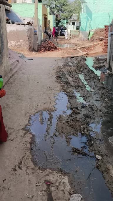 गाँव नगला उटावर की सड़कों का हाल