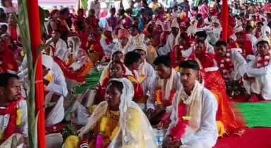 ডিফু: কাৰ্বি আংলঙৰ খকৰাজানৰ দুৰ্গা মন্দিৰ চৌহদত উত্তৰ পূৰ্বাঞ্চল লোক কল্যাণ সমিতিৰ সহযোগত সমূহীয়া বিবাহ অনুষ্ঠান অনুষ্ঠিত