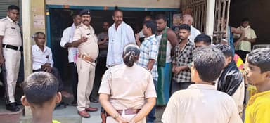 बेलदौर: महिनाथनगर मुखिया पर जानलेवा हमला, बाल-बाल बचे, पुलिस जांच में जुटी