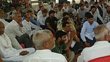 सिरसा: डिंग मंडी क्षेत्र में चोरी की घटनाओं से नाराज़ ग्रामीणों और दुकानदारों ने पुलिस प्रशासन के खिलाफ जताया रोष