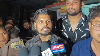 छत्तीसगढ़ पत्रकार मिरर छत्तीसगढ़ वाली और उनके सहयोगी मॉल में गांव के लोगों से मारपीट करते हुए नजर आ रहे हैं #raipur #new...