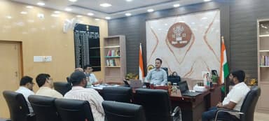 भवन निर्वाण विभाग और पथ निर्माण विभाग की महत्वपूर्ण योजनाओं की समीक्षा बैठक करते हुए जिला पदाधिकारी श्री आनंद शर्मा।
#Ma...